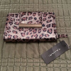 NWT TAHARI Metallic Leopard Animal Print Tab Indexer Wallet Identity Protect